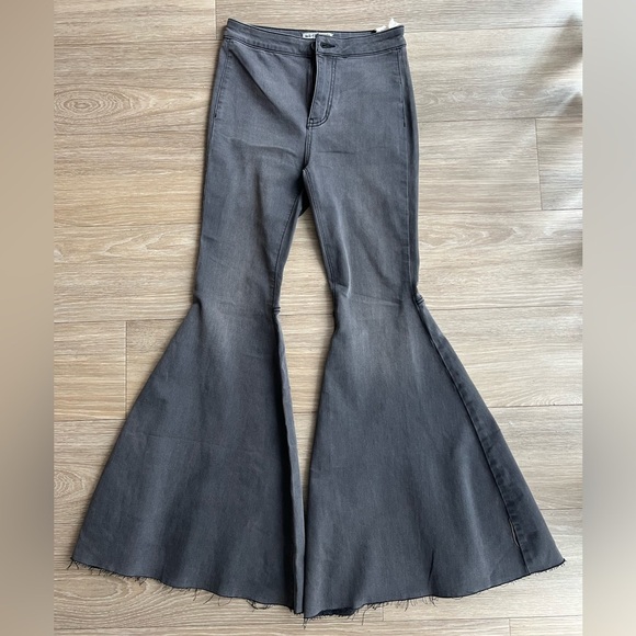 We The Free Denim - NWOT $78 FREE PEOPLE HIGH RISE DARK WASH JUST FLOAT ON FLARE JEANS Size 26 Black